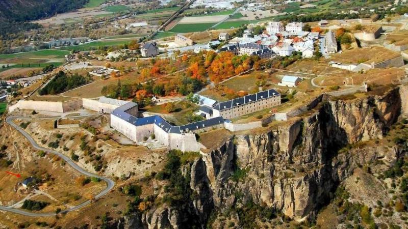 Corps De Garde De La Roche Vila Mont-Dauphin Exterior foto